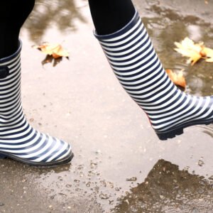 ADULT & CHILDRENS RAIN BOOTS - 44 LBS