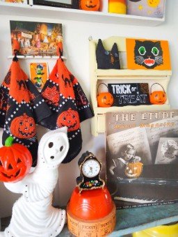 HALLOWEEN DECOR AND COSTUMES -1 - Image 5