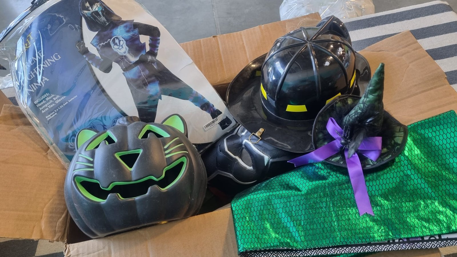 HALLOWEEN DECOR AND COSTUMES -1