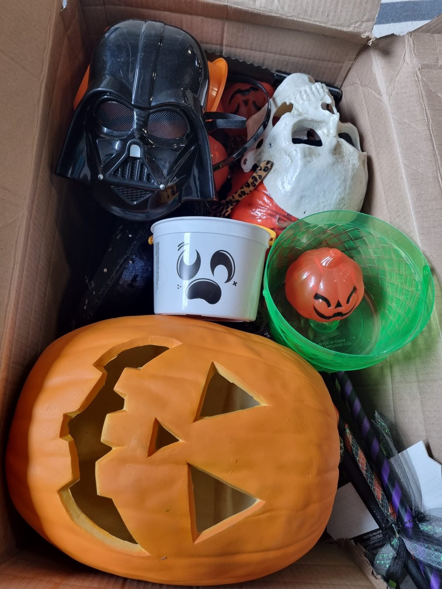 HALLOWEEN DECOR AND COSTUMES -94