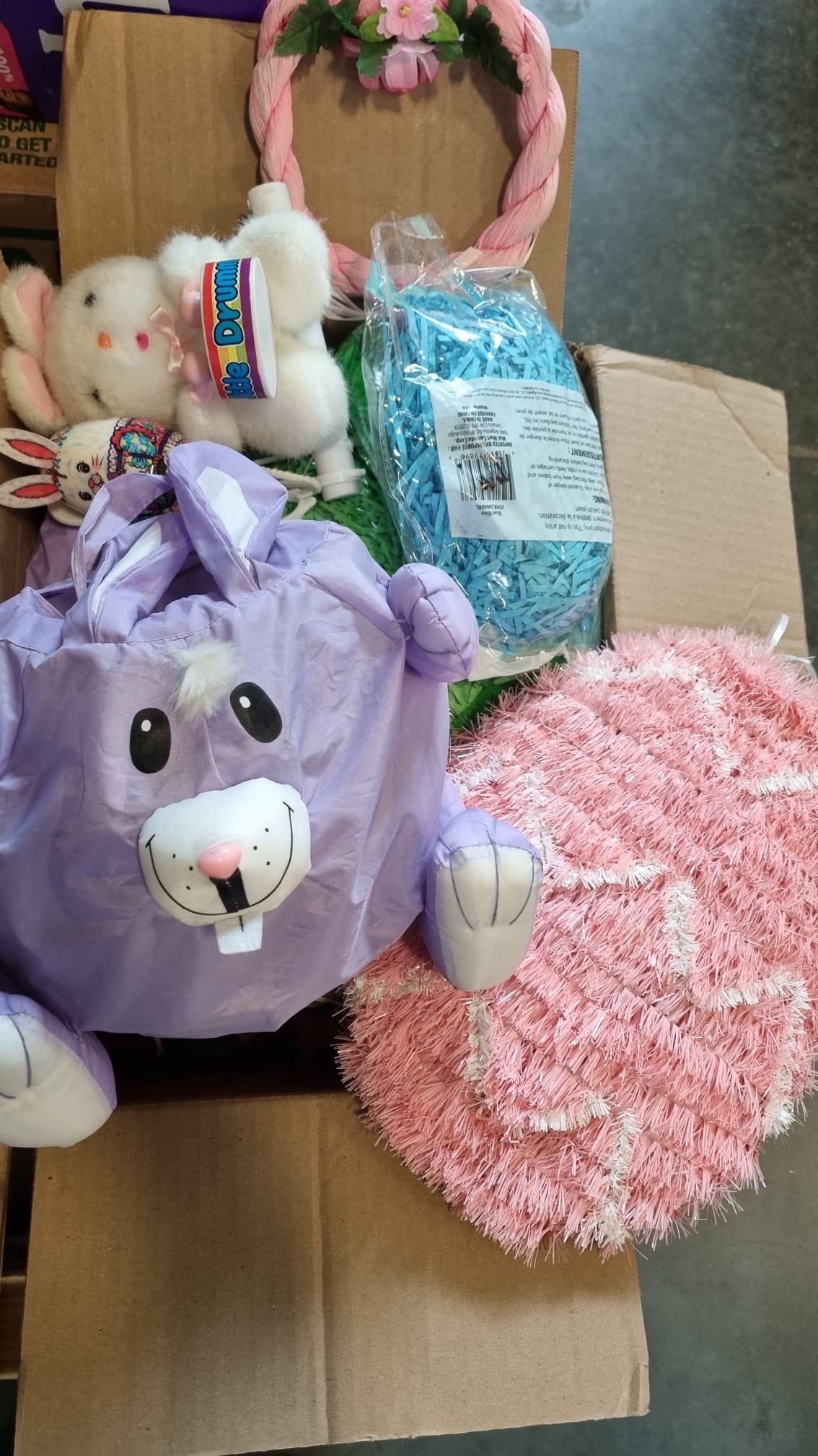 EASTER DECOR AND ITEMS -618