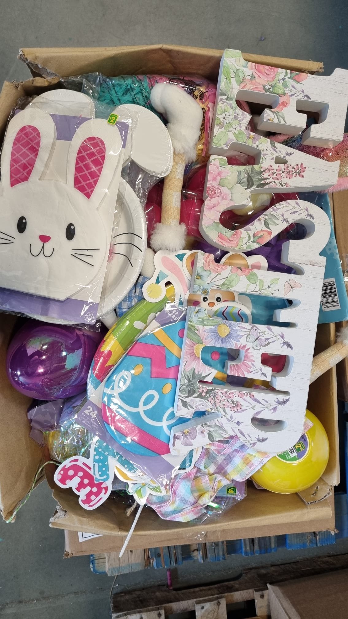 EASTER DECOR AND ITEMS -704